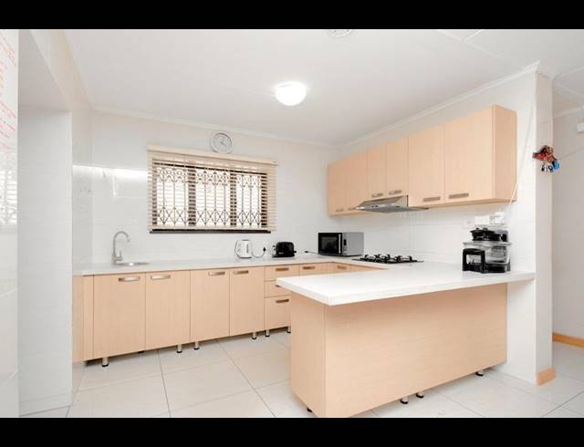 3 BEDROOM TOWNHOUSE FOR SALE IN SUMMERSET